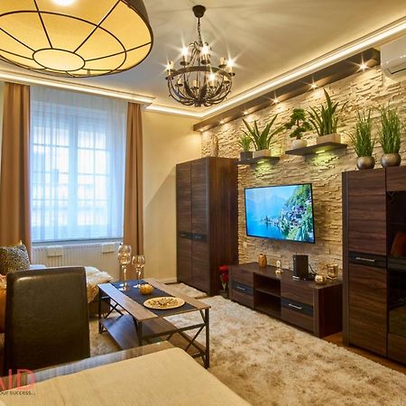 R7 Design Apartment - Hostaid Budapest Exteriör bild