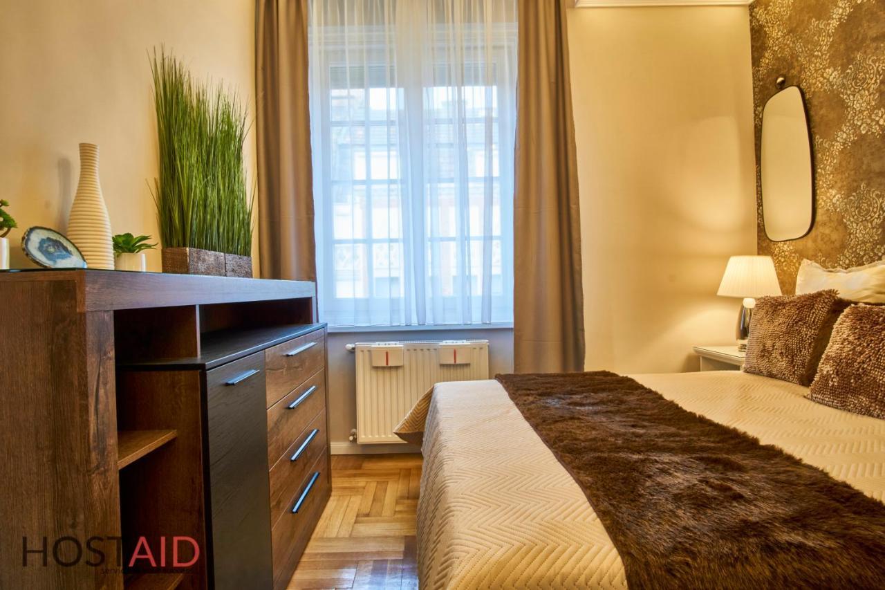 R7 Design Apartment - Hostaid Budapest Exteriör bild